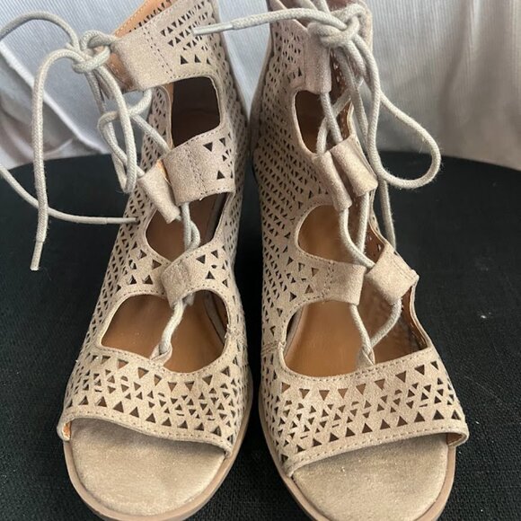 Universal Thread Tan Open Toe Tie Up Bootie Shoes Sandals Size 8.5 - Picture 4 of 9